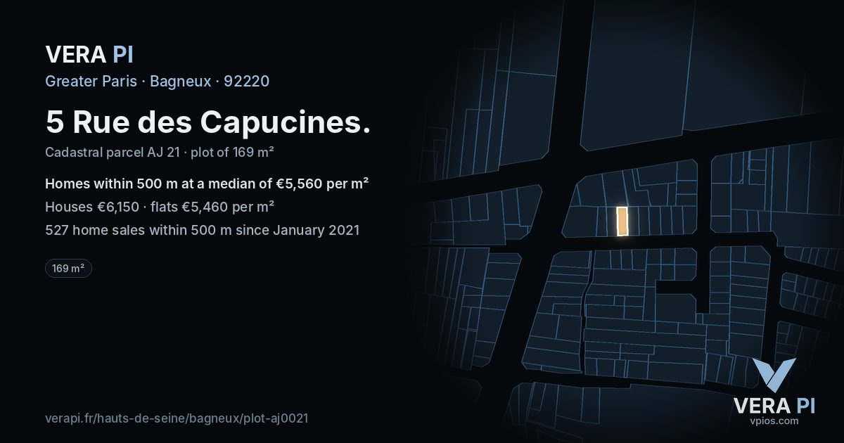5 Rue des Capucines, Bagneux at night – the plot lit, the parcels around coloured by the prices near them