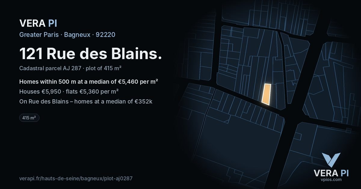 121 Rue des Blains, Bagneux at night – the plot lit, the parcels around coloured by the prices near them