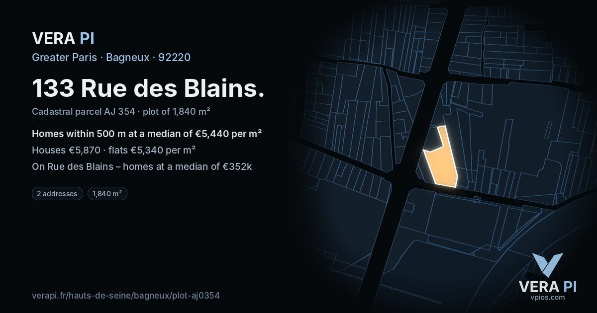 133 Rue des Blains, Bagneux at night – the plot lit, the parcels around coloured by the prices near them