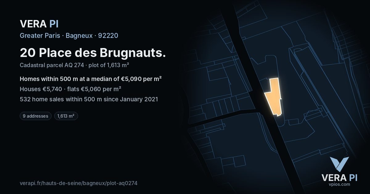 20 Place des Brugnauts, Bagneux at night – the plot lit, the parcels around coloured by the prices near them