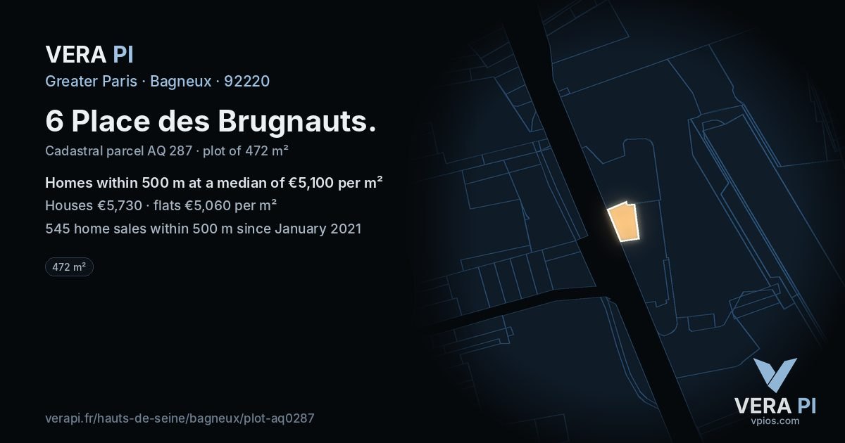 6 Place des Brugnauts, Bagneux at night – the plot lit, the parcels around coloured by the prices near them