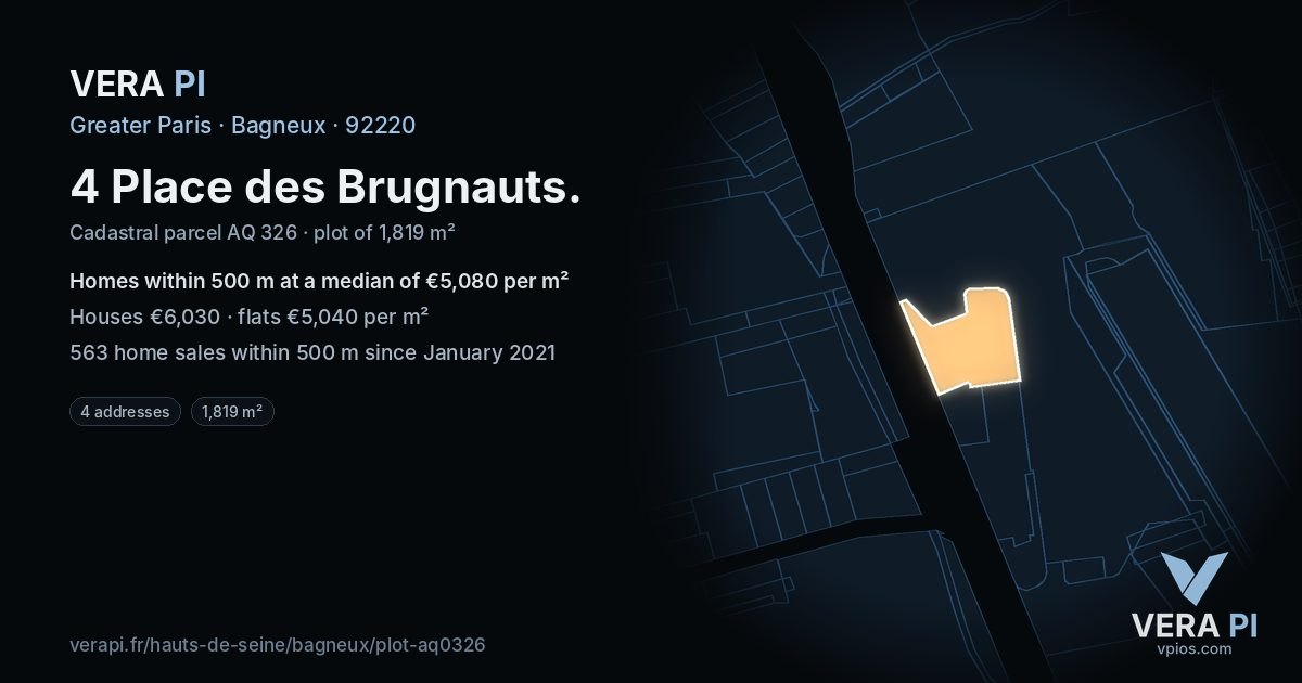 4 Place des Brugnauts, Bagneux at night – the plot lit, the parcels around coloured by the prices near them