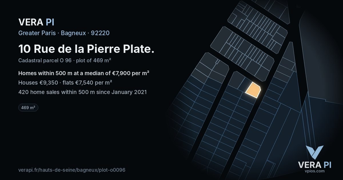 10 Rue de la Pierre Plate, Bagneux at night – the plot lit, the parcels around coloured by the prices near them