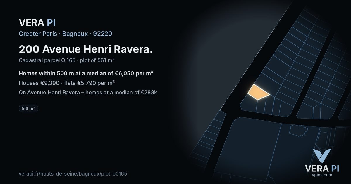 200 Avenue Henri Ravera, Bagneux at night – the plot lit, the parcels around coloured by the prices near them