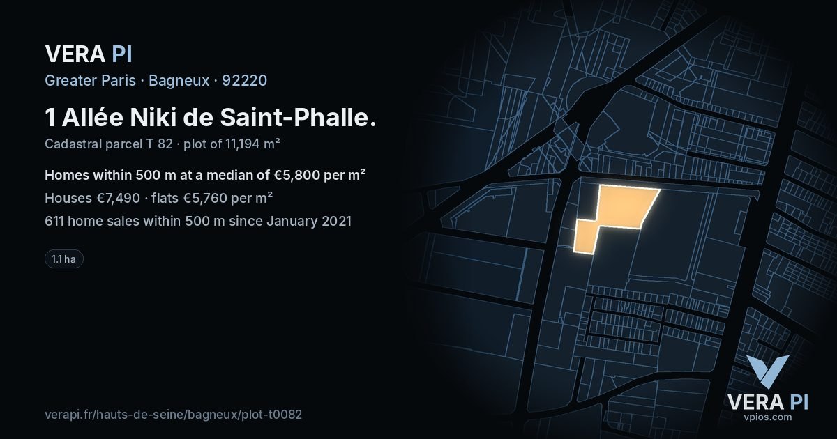 1 Allée Niki de Saint-Phalle, Bagneux at night – the plot lit, the parcels around coloured by the prices near them
