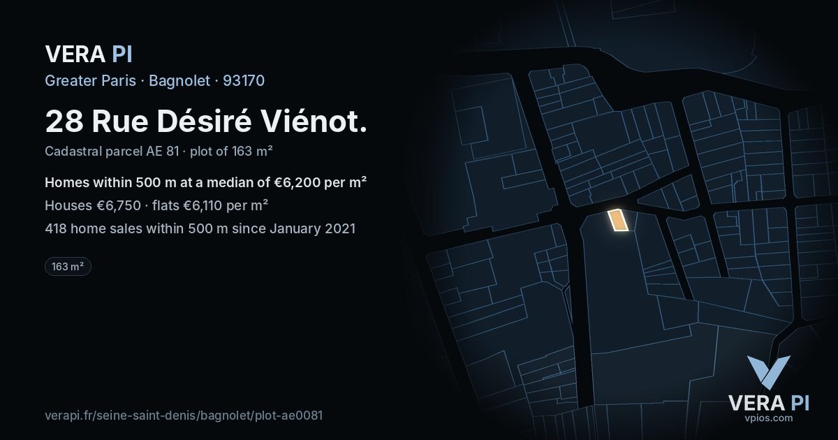 28 Rue Désiré Viénot, Bagnolet at night – the plot lit, the parcels around coloured by the prices near them