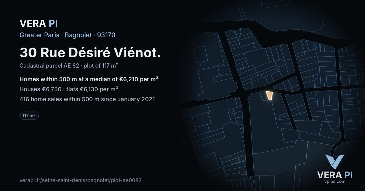 30 Rue Désiré Viénot, Bagnolet at night – the plot lit, the parcels around coloured by the prices near them