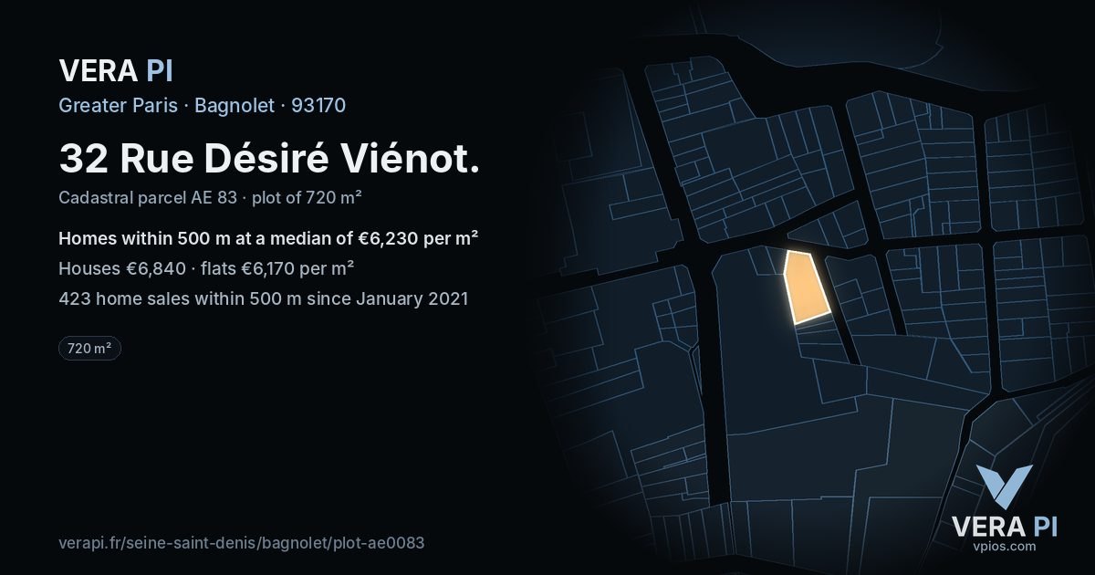 32 Rue Désiré Viénot, Bagnolet at night – the plot lit, the parcels around coloured by the prices near them