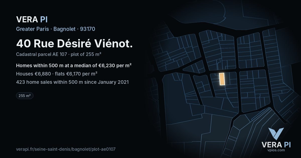 40 Rue Désiré Viénot, Bagnolet at night – the plot lit, the parcels around coloured by the prices near them