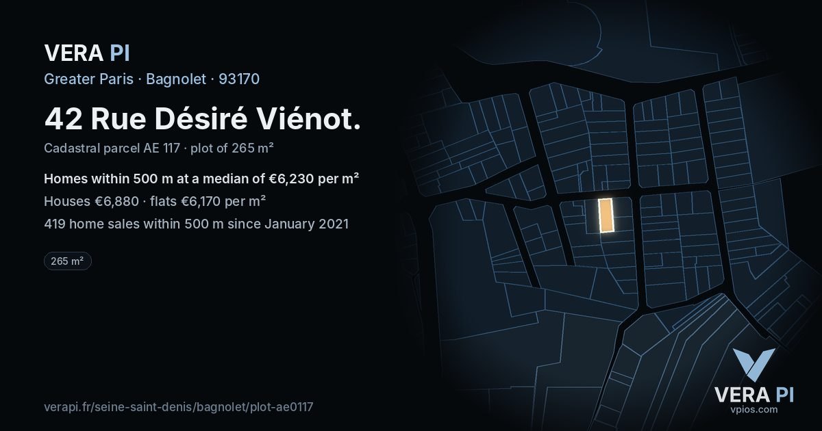 42 Rue Désiré Viénot, Bagnolet at night – the plot lit, the parcels around coloured by the prices near them