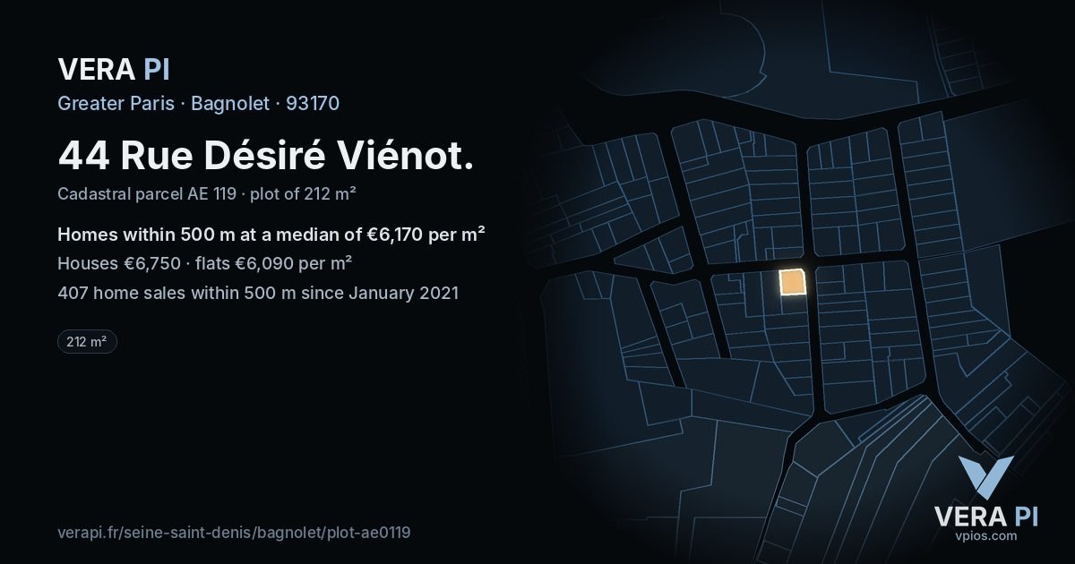 44 Rue Désiré Viénot, Bagnolet at night – the plot lit, the parcels around coloured by the prices near them