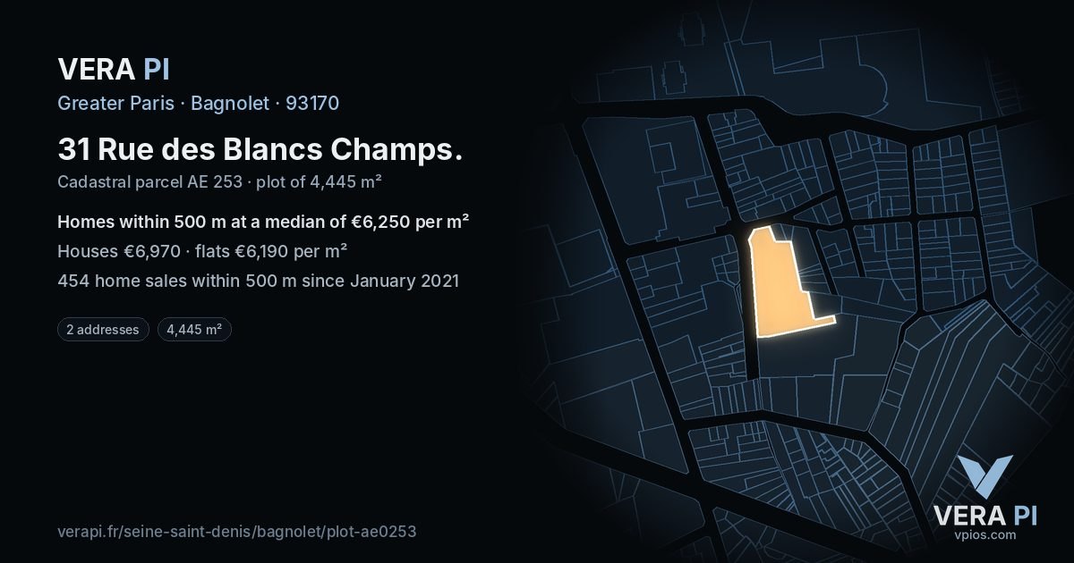 31 Rue des Blancs Champs, Bagnolet at night – the plot lit, the parcels around coloured by the prices near them