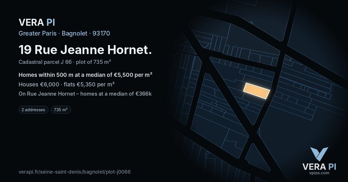 19 Rue Jeanne Hornet, Bagnolet at night – the plot lit, the parcels around coloured by the prices near them