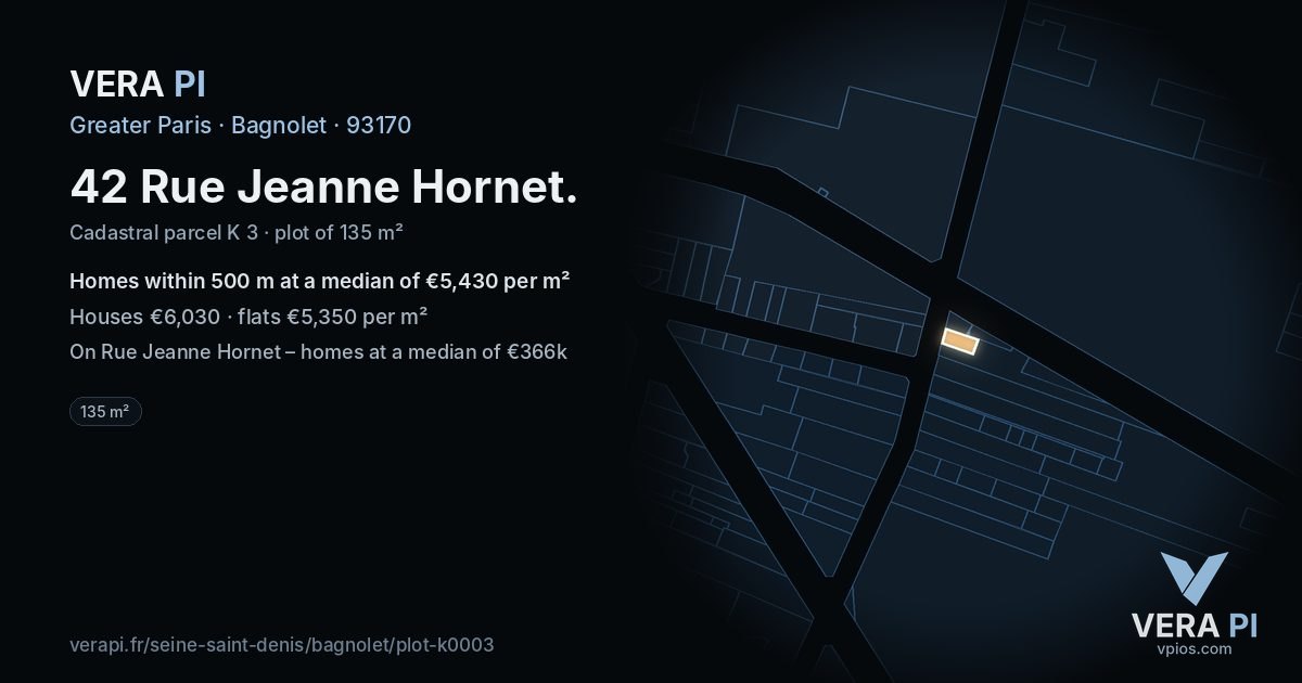 42 Rue Jeanne Hornet, Bagnolet at night – the plot lit, the parcels around coloured by the prices near them