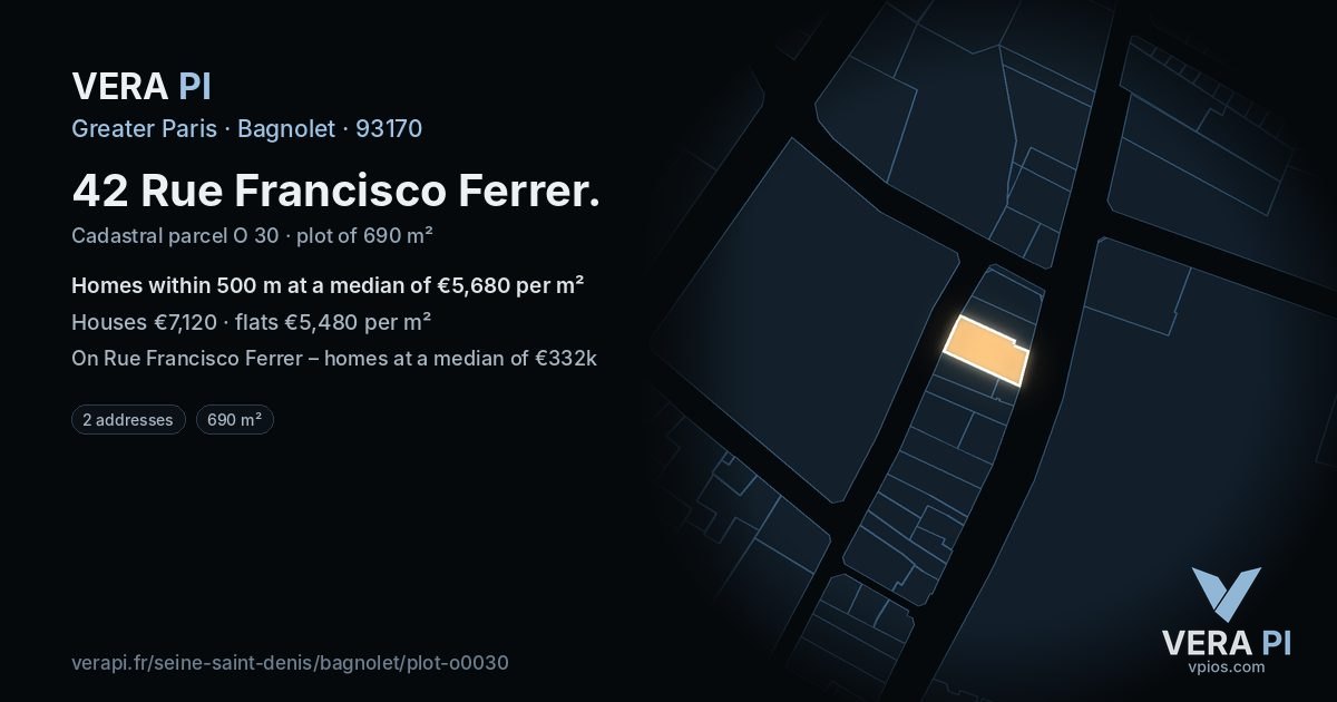 42 Rue Francisco Ferrer, Bagnolet at night – the plot lit, the parcels around coloured by the prices near them