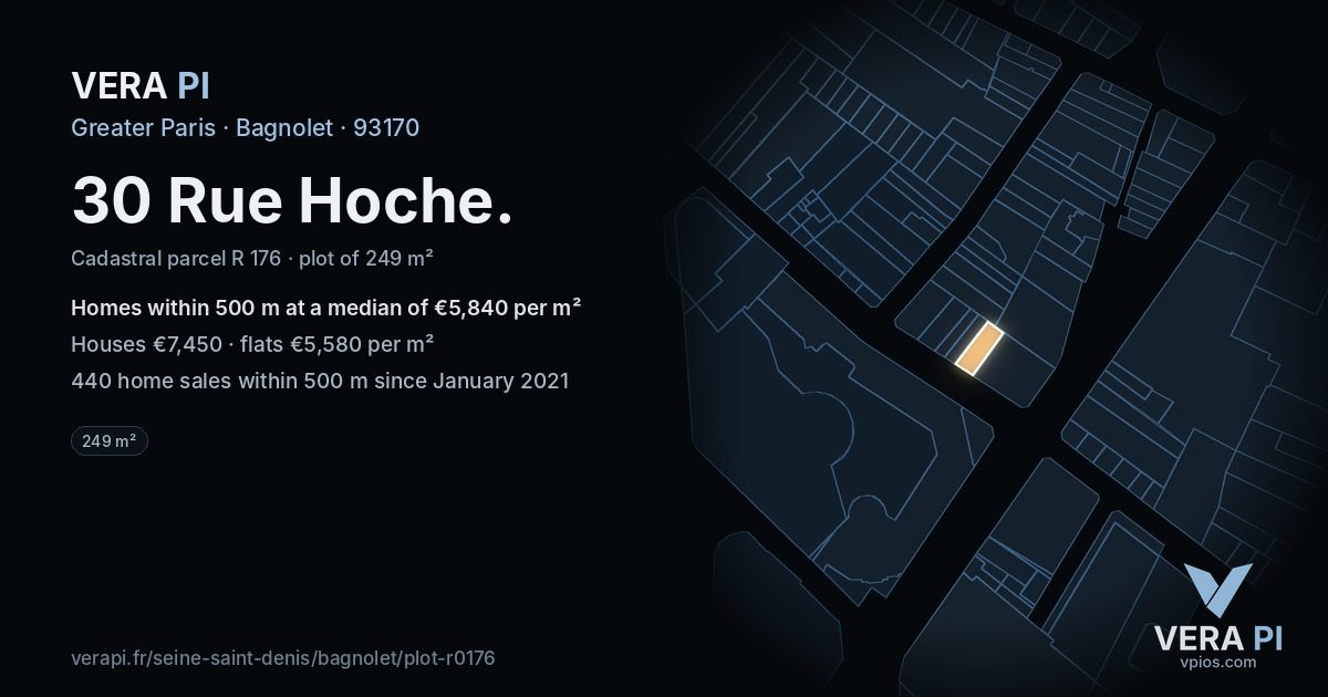 30 Rue Hoche, Bagnolet at night – the plot lit, the parcels around coloured by the prices near them