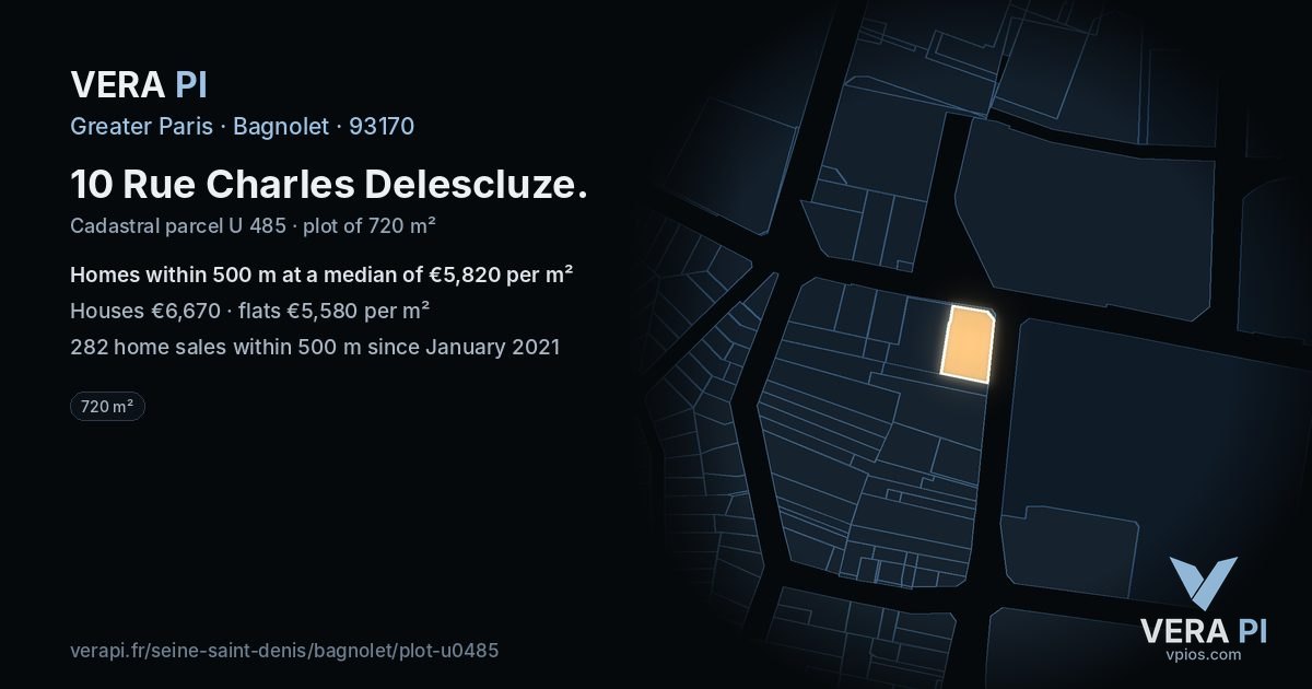 10 Rue Charles Delescluze, Bagnolet at night – the plot lit, the parcels around coloured by the prices near them