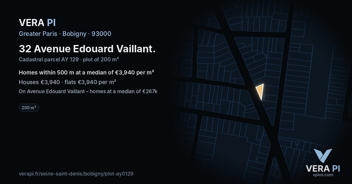 32 Avenue Edouard Vaillant, Bobigny at night – the plot lit, the parcels around coloured by the prices near them