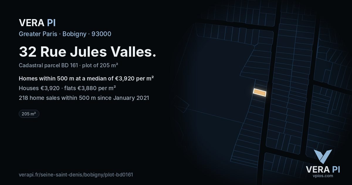 32 Rue Jules Valles, Bobigny at night – the plot lit, the parcels around coloured by the prices near them