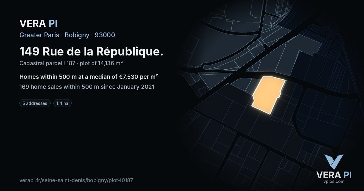 149 Rue de la République, Bobigny at night – the plot lit, the parcels around coloured by the prices near them
