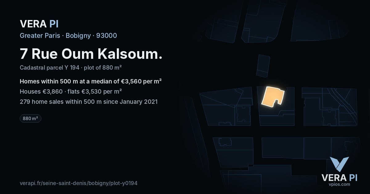 7 Rue Oum Kalsoum, Bobigny at night – the plot lit, the parcels around coloured by the prices near them