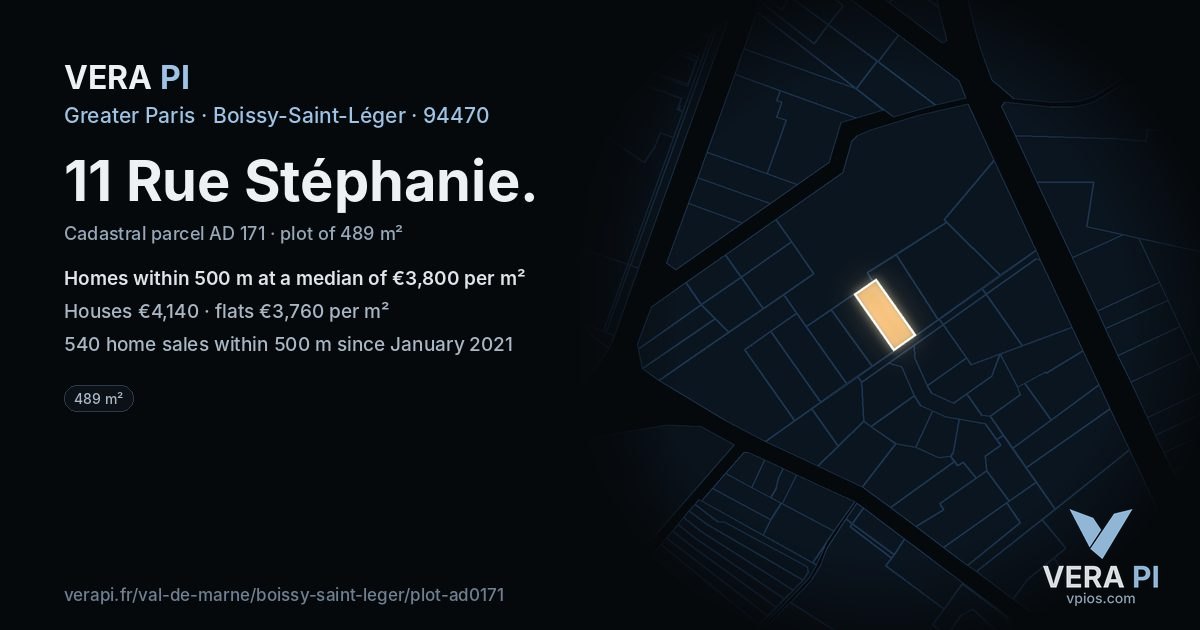 11 Rue Stéphanie, Boissy-Saint-Léger at night – the plot lit, the parcels around coloured by the prices near them