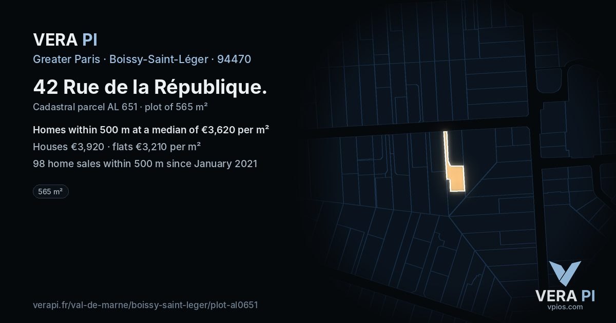 42 Rue de la République, Boissy-Saint-Léger at night – the plot lit, the parcels around coloured by the prices near them