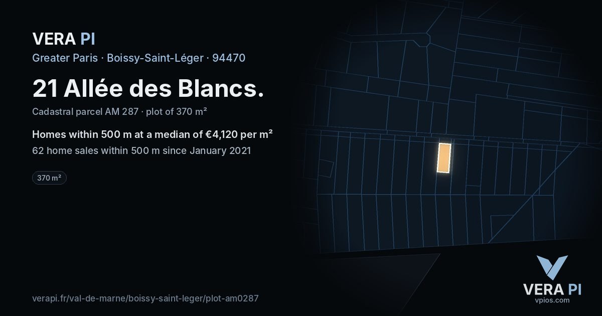 21 Allée des Blancs, Boissy-Saint-Léger at night – the plot lit, the parcels around coloured by the prices near them