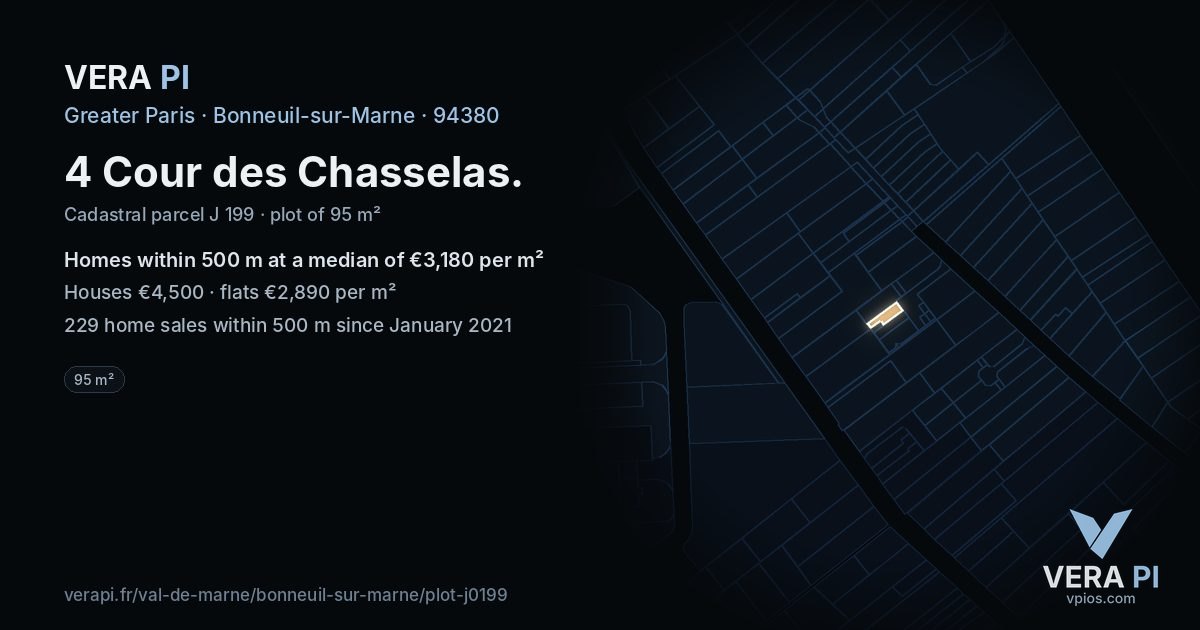 4 Cour des Chasselas, Bonneuil-sur-Marne at night – the plot lit, the parcels around coloured by the prices near them