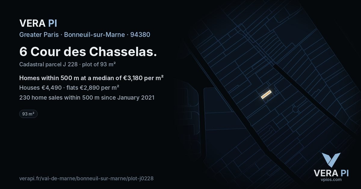 6 Cour des Chasselas, Bonneuil-sur-Marne at night – the plot lit, the parcels around coloured by the prices near them