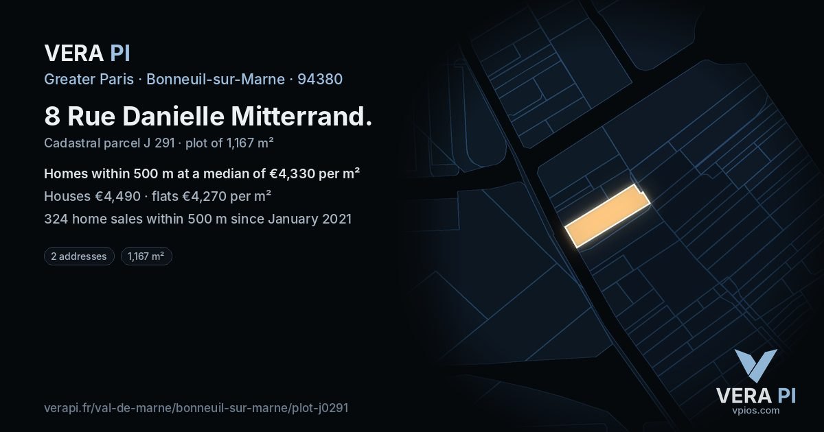 8 Rue Danielle Mitterrand, Bonneuil-sur-Marne at night – the plot lit, the parcels around coloured by the prices near them