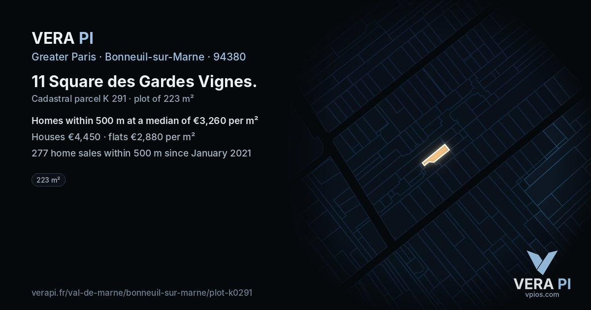 11 Square des Gardes Vignes, Bonneuil-sur-Marne at night – the plot lit, the parcels around coloured by the prices near them