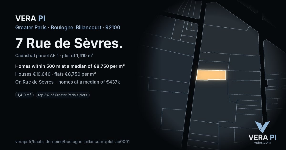 7 Rue de Sèvres, Boulogne-Billancourt at night – the plot lit, the parcels around coloured by the prices near them