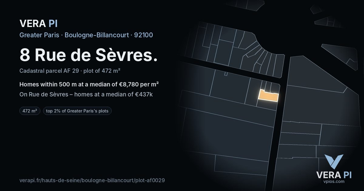 8 Rue de Sèvres, Boulogne-Billancourt at night – the plot lit, the parcels around coloured by the prices near them