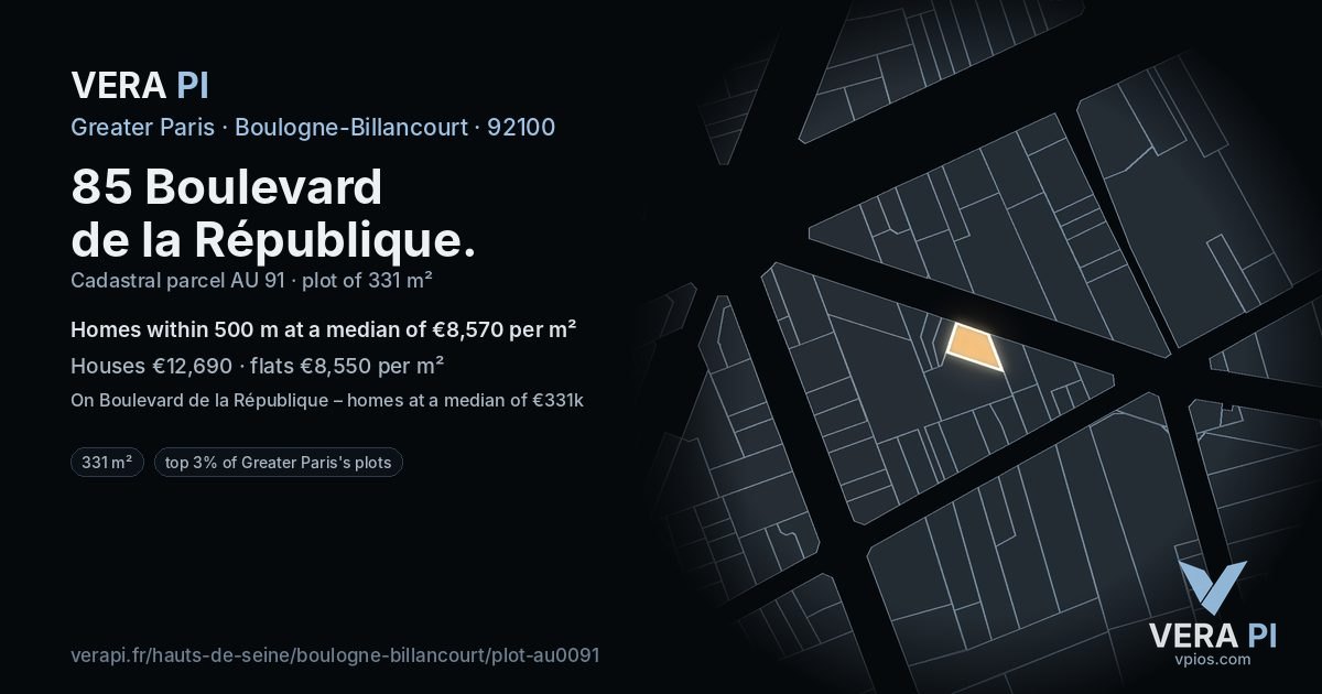 85 Boulevard de la République, Boulogne-Billancourt at night – the plot lit, the parcels around coloured by the prices near them