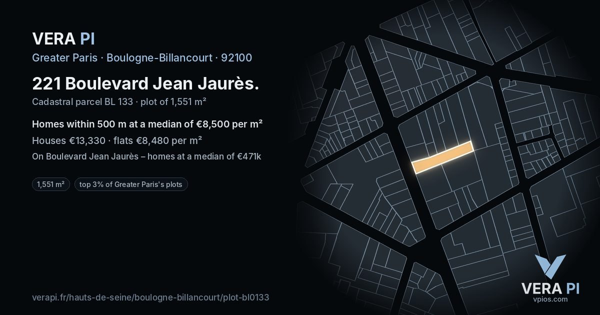 221 Boulevard Jean Jaurès, Boulogne-Billancourt at night – the plot lit, the parcels around coloured by the prices near them