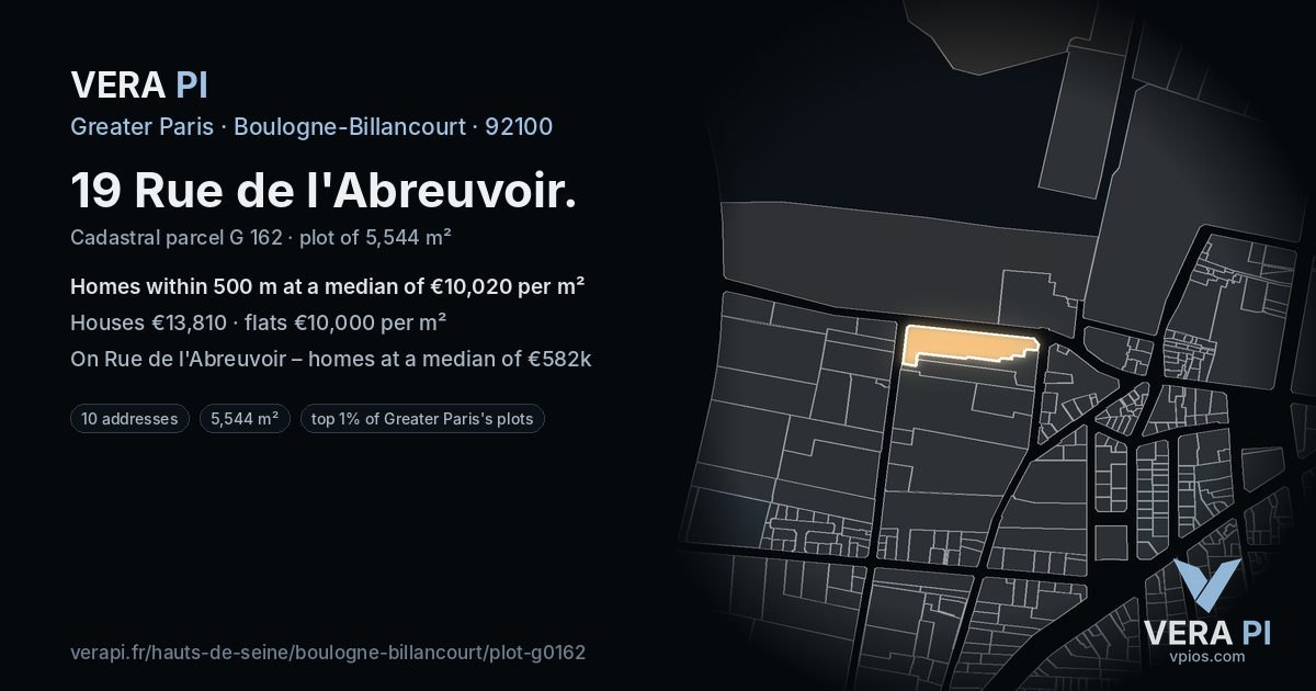 19 Rue de l'Abreuvoir, Boulogne-Billancourt at night – the plot lit, the parcels around coloured by the prices near them