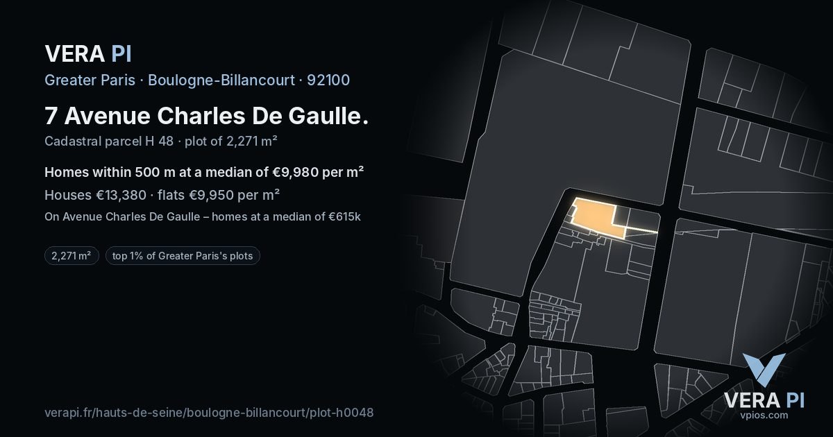 7 Avenue Charles De Gaulle, Boulogne-Billancourt at night – the plot lit, the parcels around coloured by the prices near them