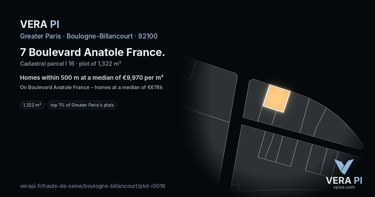 7 Boulevard Anatole France, Boulogne-Billancourt at night – the plot lit, the parcels around coloured by the prices near them