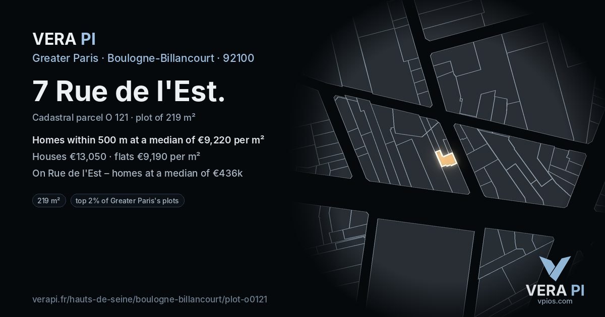 7 Rue de l'Est, Boulogne-Billancourt at night – the plot lit, the parcels around coloured by the prices near them