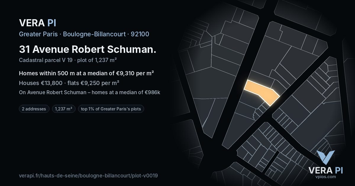 31 Avenue Robert Schuman, Boulogne-Billancourt at night – the plot lit, the parcels around coloured by the prices near them