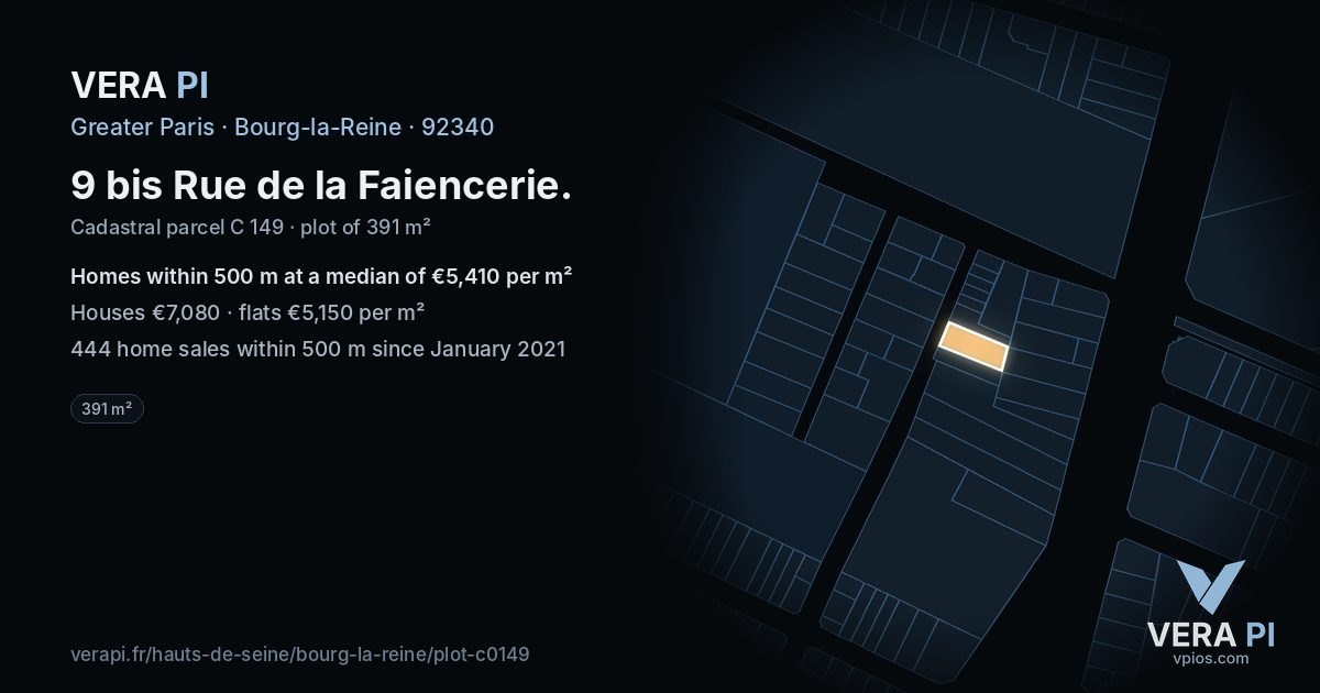 9 bis Rue de la Faiencerie, Bourg-la-Reine at night – the plot lit, the parcels around coloured by the prices near them