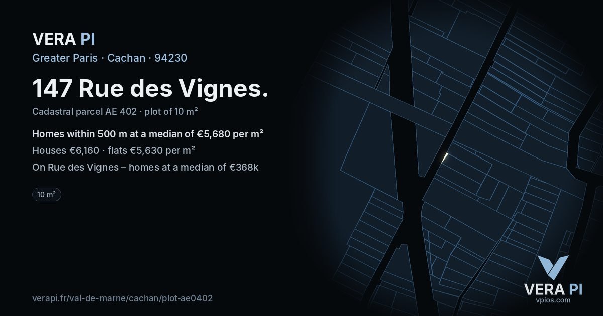 147 Rue des Vignes, Cachan at night – the plot lit, the parcels around coloured by the prices near them