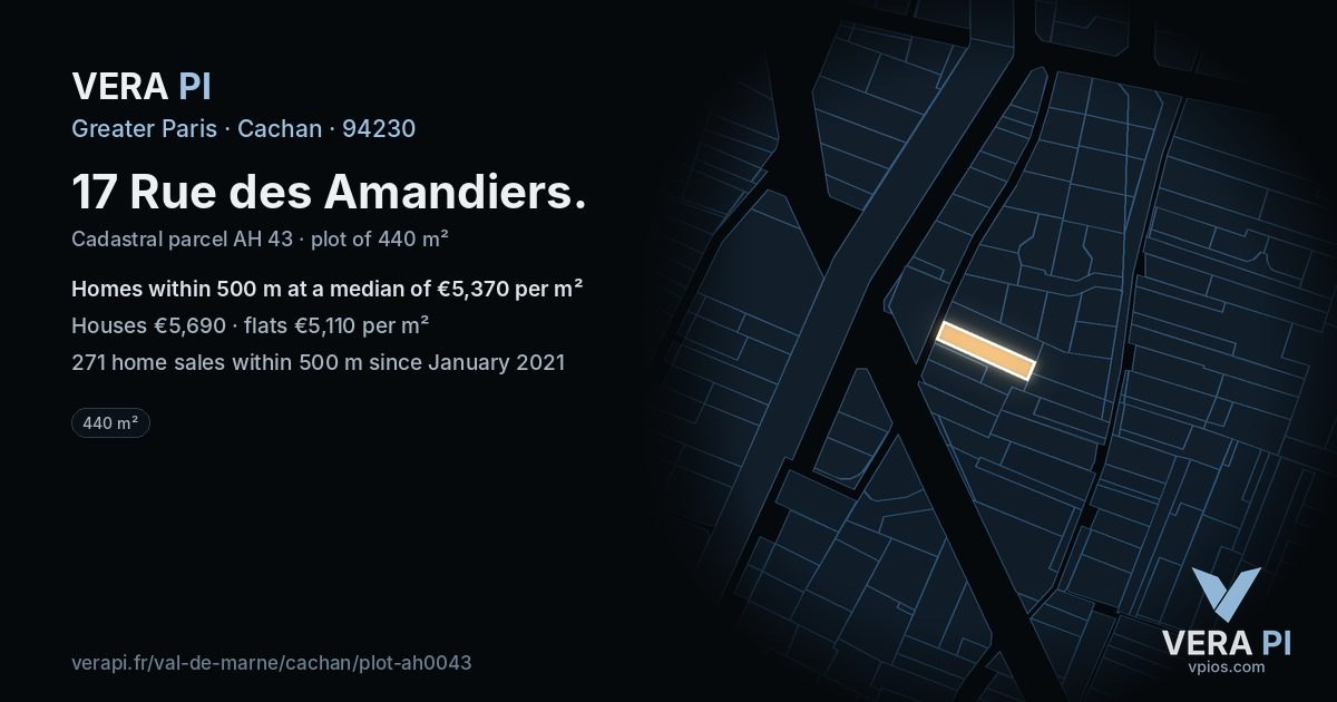 17 Rue des Amandiers, Cachan at night – the plot lit, the parcels around coloured by the prices near them