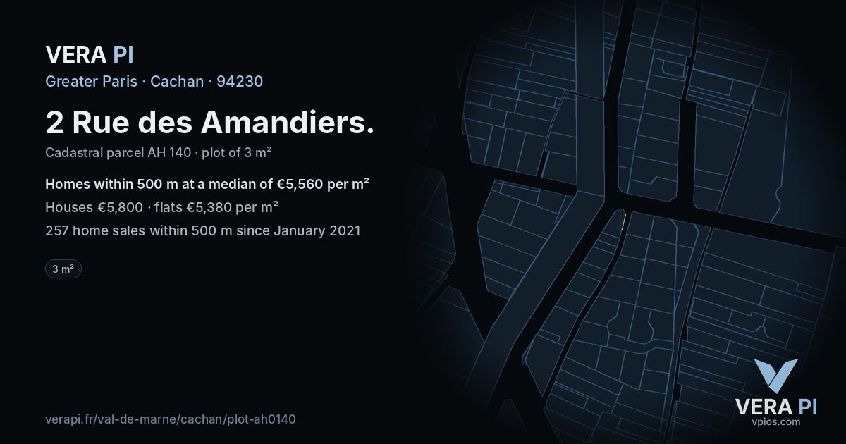 2 Rue des Amandiers, Cachan at night – the plot lit, the parcels around coloured by the prices near them