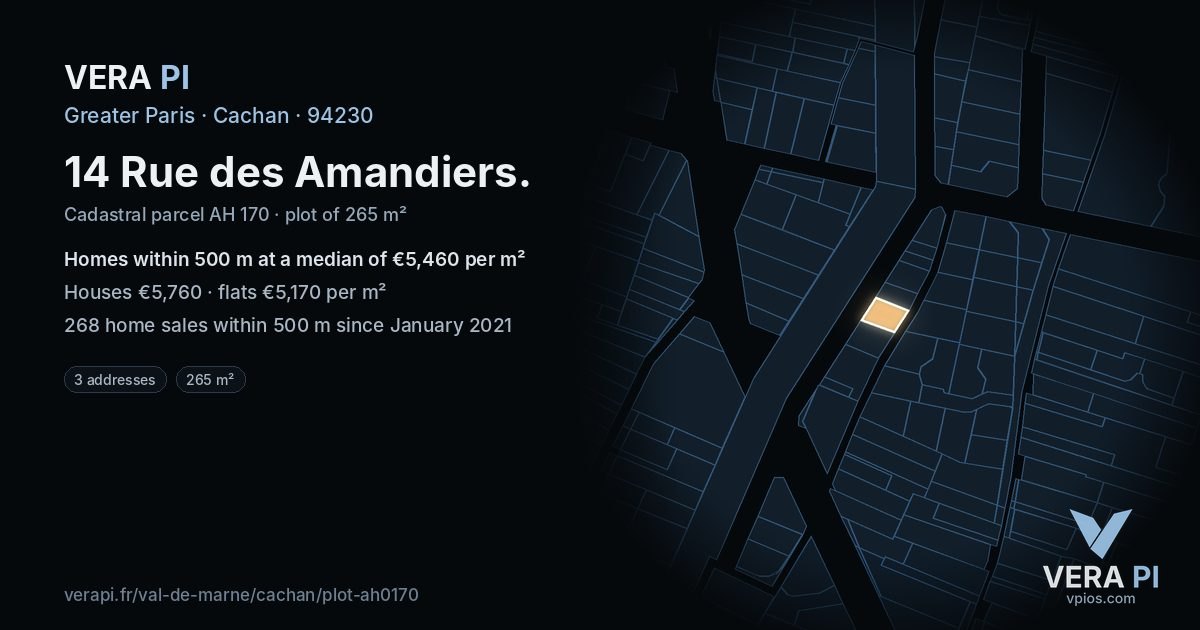 14 Rue des Amandiers, Cachan at night – the plot lit, the parcels around coloured by the prices near them