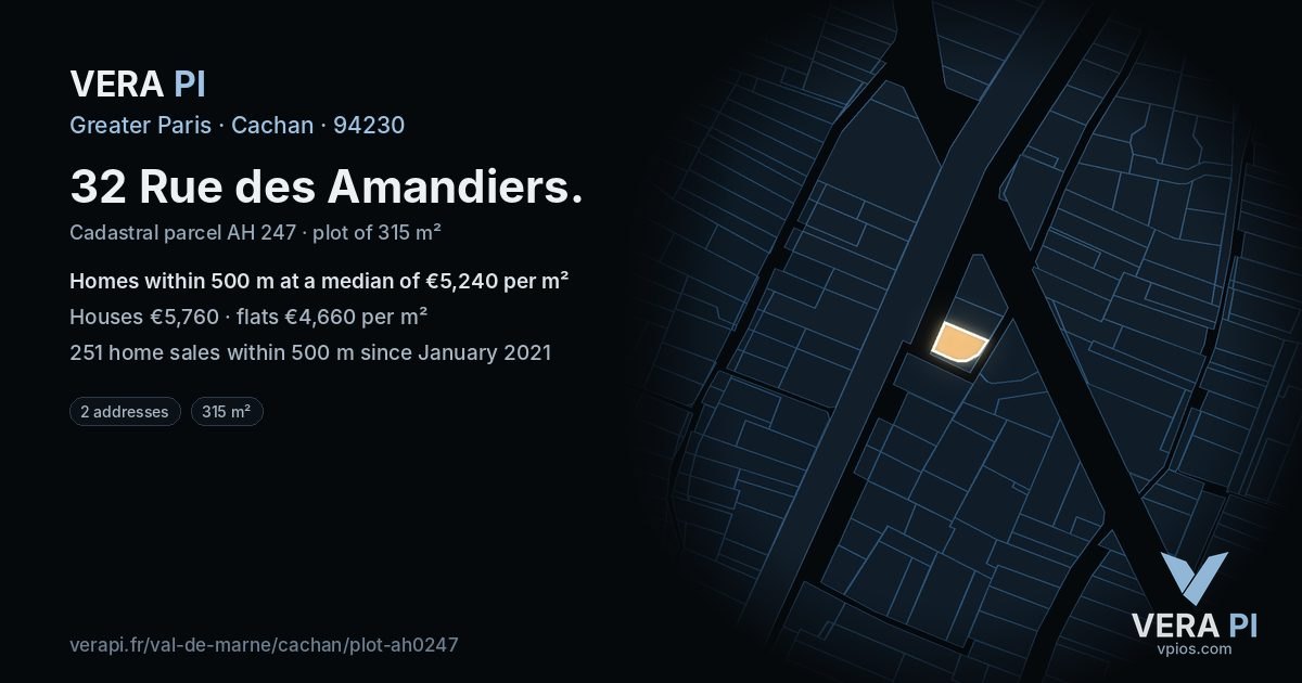 32 Rue des Amandiers, Cachan at night – the plot lit, the parcels around coloured by the prices near them