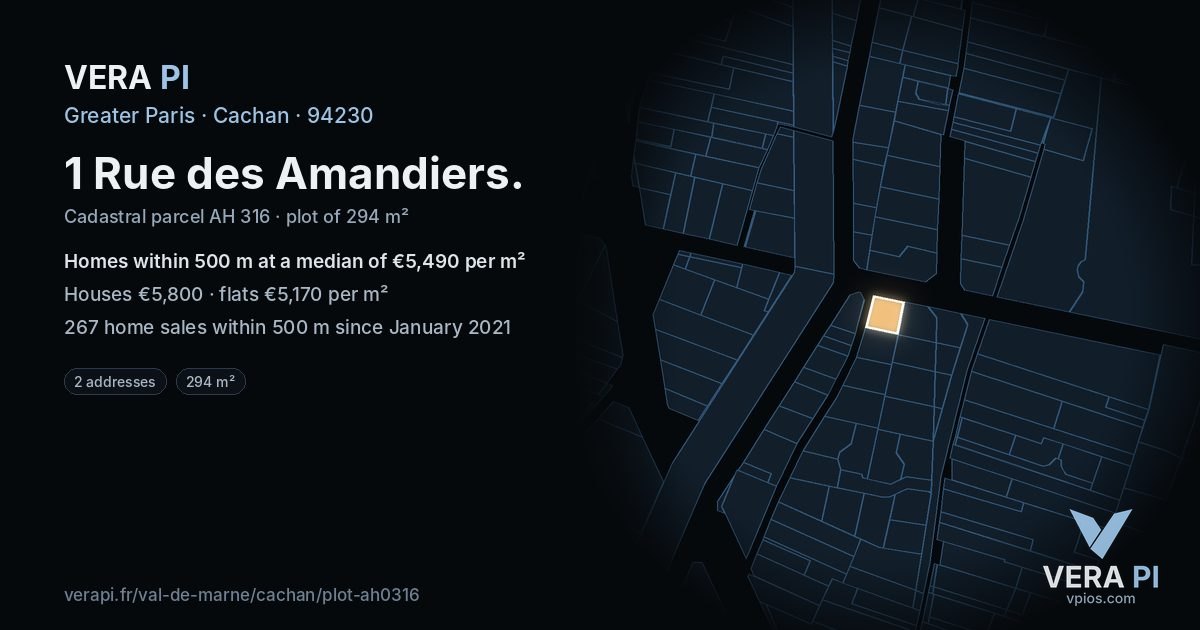 1 Rue des Amandiers, Cachan at night – the plot lit, the parcels around coloured by the prices near them