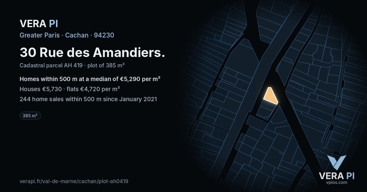 30 Rue des Amandiers, Cachan at night – the plot lit, the parcels around coloured by the prices near them