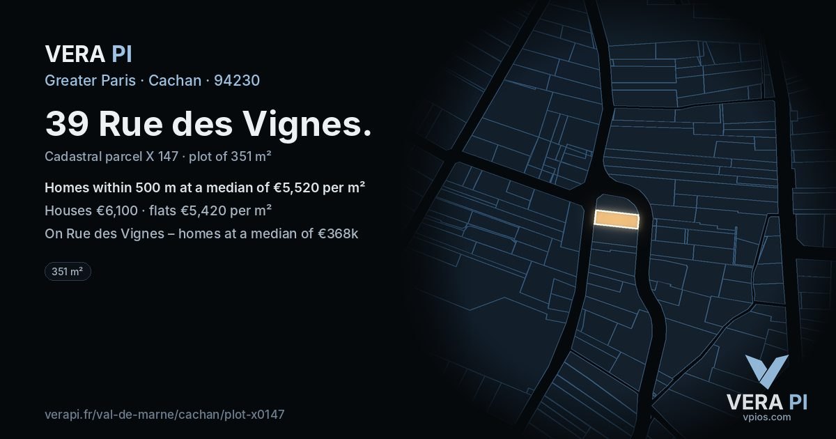 39 Rue des Vignes, Cachan at night – the plot lit, the parcels around coloured by the prices near them
